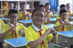 德州小学生表演手势舞《你笑起来真好看》别样欢乐谢师恩图片