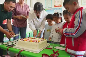 潍坊青州：新入职教师走进“袖珍学校”致敬坚守山区“老前辈”图片