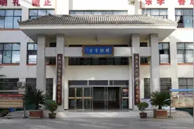 嘘！我们该上课了～~～图片