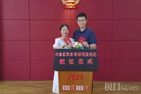 领完结婚证后返校上课，她收获教师节最甜蜜礼物图片
