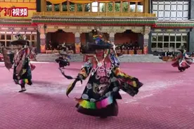 西藏扎什伦布寺举行传统跳神活动视频封面