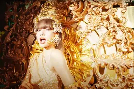 LISA「拨开浏海露额头」造型正面曝光！90分钟MV破千万女歌手最快图片