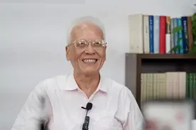 73岁教授在抖音讲课：只要有一个观众听懂，我就算完成任务图片