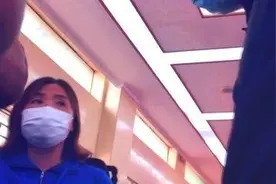 车管服务自助机扎堆排队，市公安交管局：政策宣传不到位图片