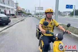 高考623分外卖小哥重返校园：比起懊悔过去，更愿意投入现在图片