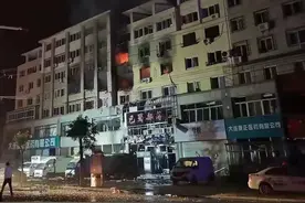 大连普兰店区一住户发生爆炸，市民称附近多户居民楼玻璃被震碎图片