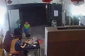 广西男孩鼓起勇气求助理发店老板送他回家，网友：勇敢的小孩遇上善良的大人图片