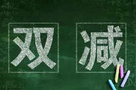 困在课外辅导班里的父母，双减后他们为何还在焦虑“鸡娃”？图片