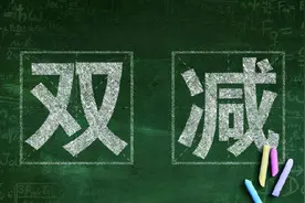 困在课外辅导班里的父母，双减后他们为何还在焦虑“鸡娃”？图片