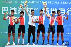 场地自行车——男子团体追逐赛决赛，河南队以3分59秒170的成绩获得金牌图片