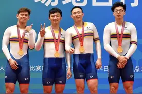 场地自行车——男子团体竞速赛决赛，浙江队以43秒019的成绩获得冠军图片