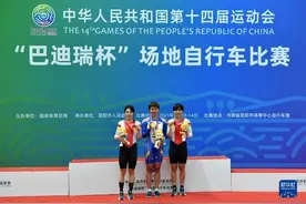 场地自行车——女子团体竞速赛决赛，联合队以32秒438的成绩获得冠军图片