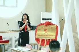 致敬最美教师②丨您是园丁，播下一颗爱的种子，收获一片桃李芬芳图片