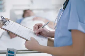 长沙一女子盆腹腔内全是巧克力样液体，只因排便太用力致卵巢囊肿破裂图片