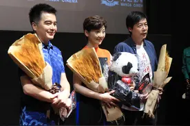 徐帆许亚军成都推新片 观众泪崩：演得真像我妈图片