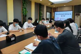 安徽大学团委召开学生暑期返校思想动态座谈会图片