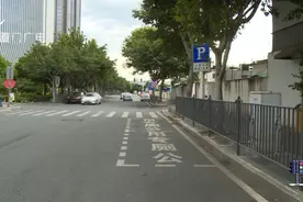 真方便！厦门街头现公厕专用停车位！免费停车限时3或5分钟图片