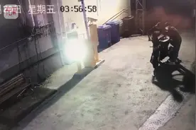 昆明民警抓捕盗窃电动车团伙，2人走投无路竟爬上4楼房顶……图片