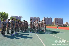 河北滦南：新生入学军训忙图片