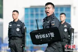 北京反恐特警举行实战技能展示图片