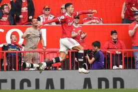 C罗回归曼联首秀“梅开二度”图片