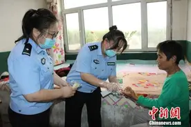 “三千孤儿入内蒙”，60年前同被收养，如今发现竟是亲姐妹图片