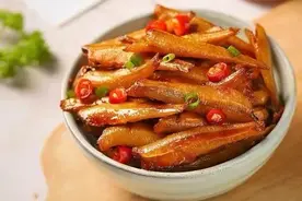 小辣鱼零食是用什么鱼做的？是鱼疗店里的退休小鱼吗？图片