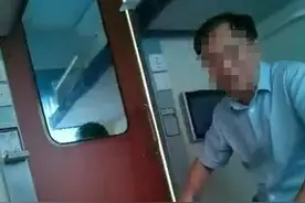 男子自称“国企领导”骚扰女乘客被拘，当事人：仍怕他报复图片