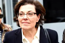 洗脑、性买卖、捞钱，美国女护士创“性邪教”，信徒多为富翁名流图片