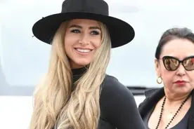 这就是巨星魅力！曼联太太团集体出动观战C罗回归首秀图片