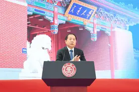 上海交大校长寄语研究生：不迷信权威观点，不盲从既有学说图片