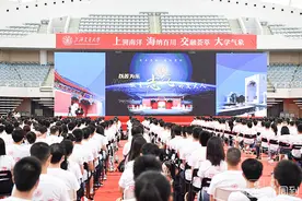上海交大万名研究生新生开学！校长林忠钦勉励新生：以苦为乐，做有志气的交大人图片