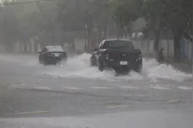 台风“康森”已抵达越南中部沿海地区 带来强降雨天气图片