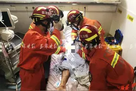 男子将金属环套进下体被卡，医生：不及时取出需切除图片