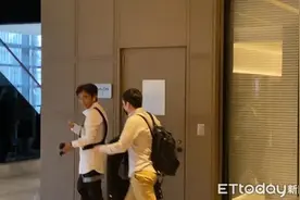 直击／吴宗宪现身二女儿婚礼献唱 「最潮亲家公」装扮曝光图片