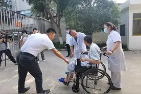 “无名氏”失踪8年多，终于在柳州回家了！不是因为奇迹，而是遇到了他们图片