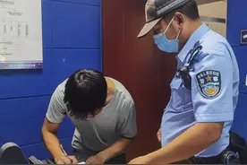 30秒｜小伙多次骑摩托上高速还挑衅警察 高速公安立案调查图片