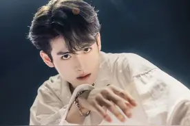 出身顶级豪门的中日混血大小姐，家道中落靠街头卖唱为生，逆转成为国民歌姬图片