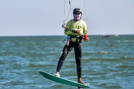 从田径健将到水上冠军，17岁姑娘刘辰雪为潍坊夺得首金图片