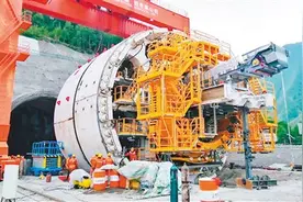 中国制造全球最大直径全断面硬岩掘进机投用图片