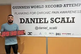 CRPS患者平板支撑超9小时，打破世界纪录图片