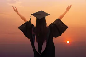 5博士、14硕士抢社区干事岗，年薪或不到10万，工作人员：系没编制合同工图片