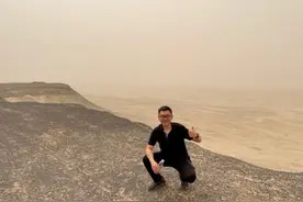 在祖国的边疆，看天山雄鹰展翅翱翔图片