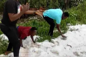 非洲赤道国家居然下雪了 男女老少穿短袖玩疯了图片