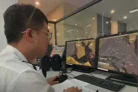 宁波港口大风大雨 船舶展开持续滚动点验图片