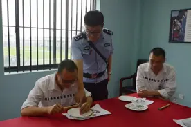 瓷刻、剪纸、绒绣…服刑人员在监狱里还能学“非遗”图片