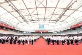 上海交通大学2021级研究生开学典礼举行，校长林忠钦寄语研究生“做好吃苦的准备”“以苦为乐”图片