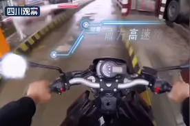 男子想当网红 竟骑摩托闯入高速路狂飙炫耀图片
