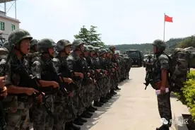 这群老兵还未离队，他们说：“等打完仗再退伍！”图片
