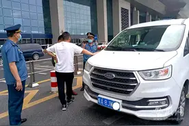 合肥南站查获一“冒牌”网约车 驾驶员最高面临20000元处罚图片